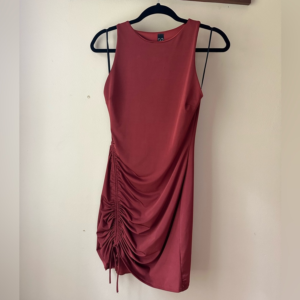 Red Windsor body con dress
